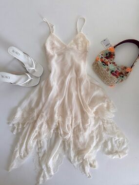 Vintage-Style Lace Romantic Dress in Ivory with Delicate Lace